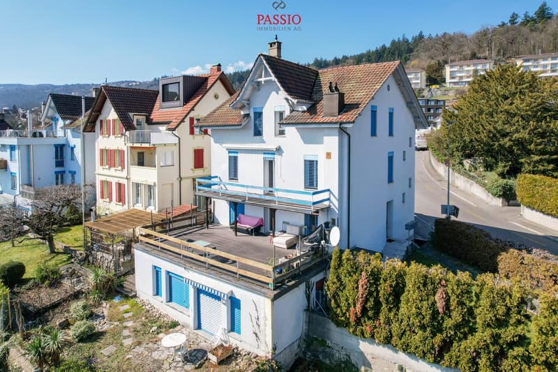 Maison multifamiliale unique avec 3 unités d'habitation et vue de rêve (2)