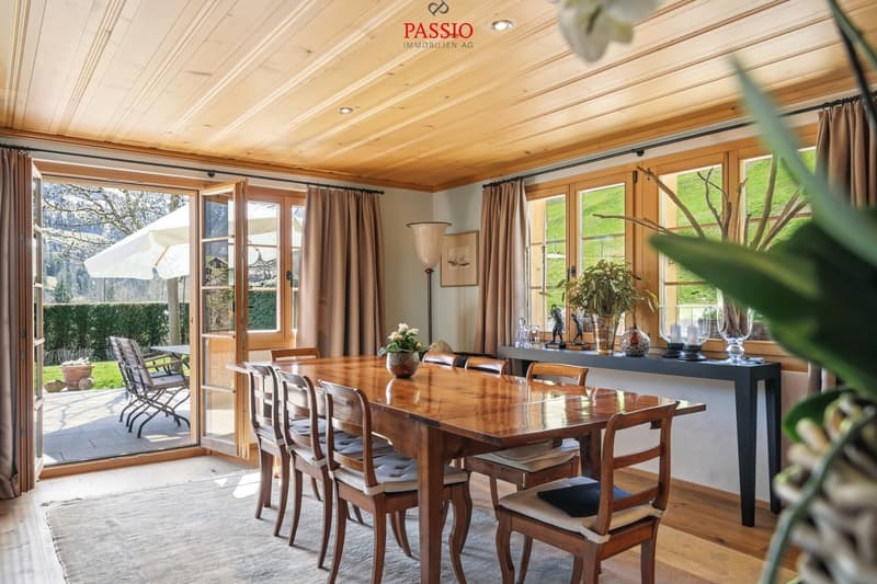 Chalet esclusivo di 8,5 locali con potenziale di dependance e giardino da sogno (9)