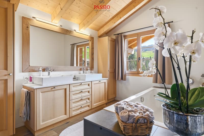 Chalet esclusivo di 8,5 locali con potenziale di dependance e giardino da sogno (12)