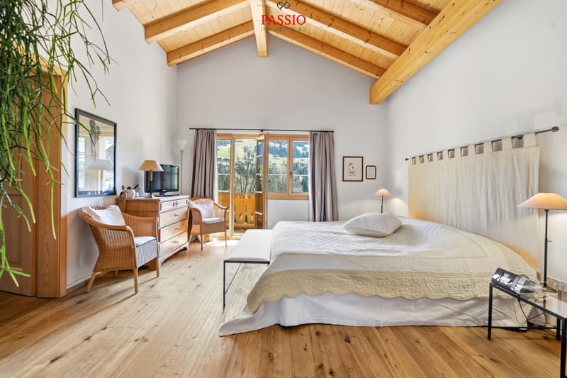 Chalet esclusivo di 8,5 locali con potenziale di dependance e giardino da sogno (11)