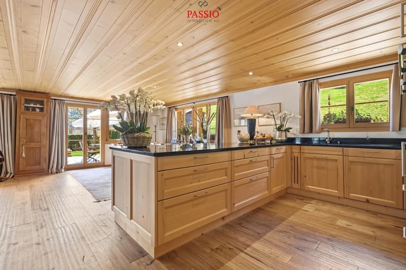 Chalet esclusivo di 8,5 locali con potenziale di dependance e giardino da sogno (4)