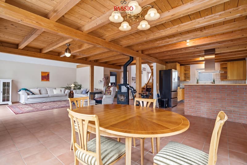 Elegantes 6.5-Zimmer-Einfamilienhaus mit Pool und Gartenoase (5)