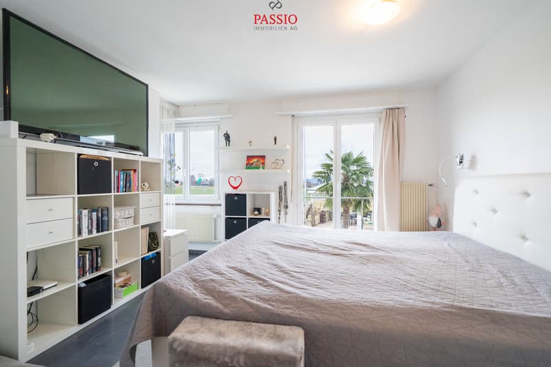 12-Zimmer 2-Familienhaus mit Pool & unverbaubarer Lage nahe Bern (13)