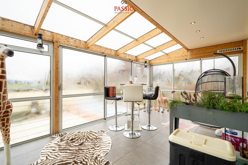 12-Zimmer 2-Familienhaus mit Pool & unverbaubarer Lage nahe Bern (8)