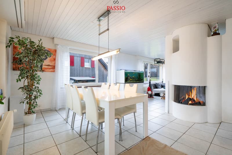 12-Zimmer 2-Familienhaus mit Pool & unverbaubarer Lage nahe Bern (3)