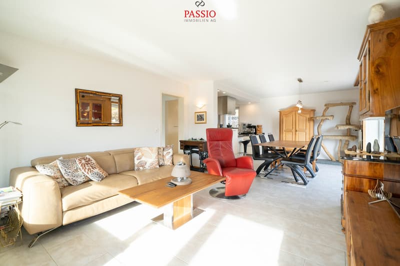 7-Zimmer 2-Familienhaus mit Studio, Gewerbefläche & Alpenblick (9)