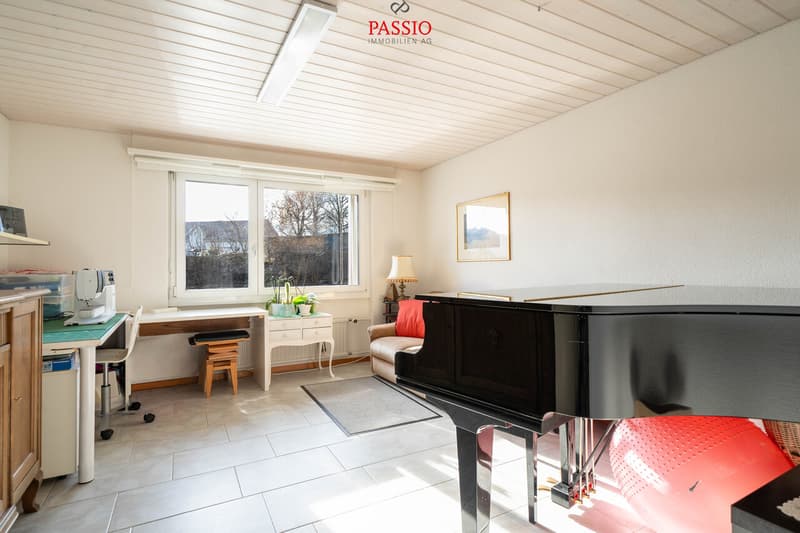 7-Zimmer 2-Familienhaus mit Studio, Gewerbefläche & Alpenblick (9)