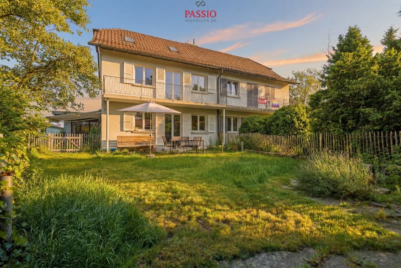 Charmantes Doppeleinfamilienhaus mit Garten und Ausbaupotenzial (1)
