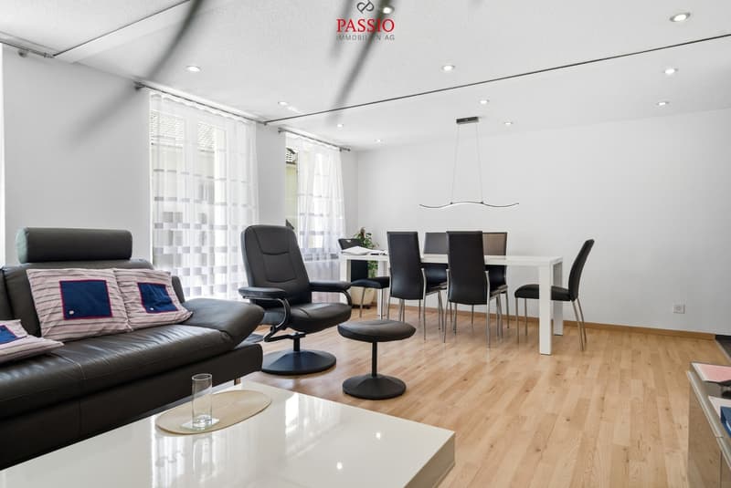 Grosszügige 3.5-Zimmerwohnung mit Wintergarten und Terrasse (2)