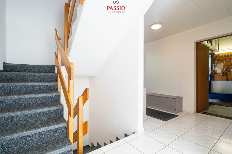 Gepflegtes 5,5-Zimmer Einfamilienhaus mit Pool und grossem Garten (5)
