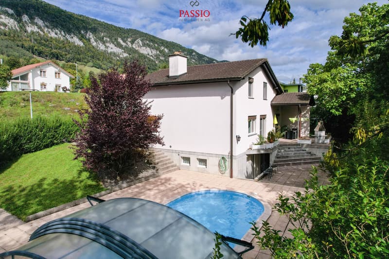 Gepflegtes 5,5-Zimmer Einfamilienhaus mit Pool und grossem Garten (1)