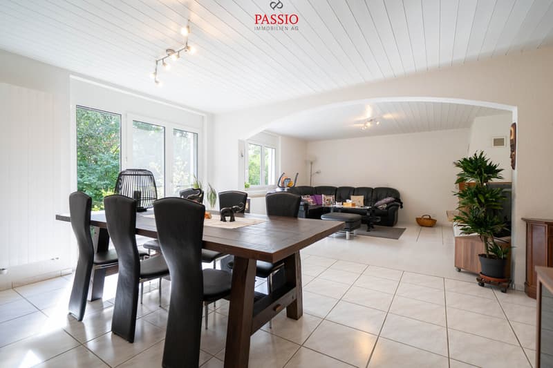 Gepflegtes 5,5-Zimmer Einfamilienhaus mit Pool und grossem Garten (3)