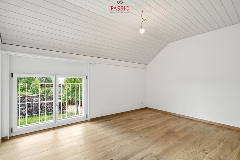 Exklusives 6.5-Zimmer-Doppeleinfamilienhaus mit grosszügigem Garten (11)