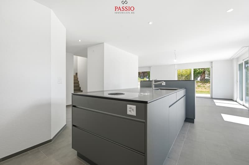 Exklusives 6.5-Zimmer-Doppeleinfamilienhaus mit grosszügigem Garten (8)