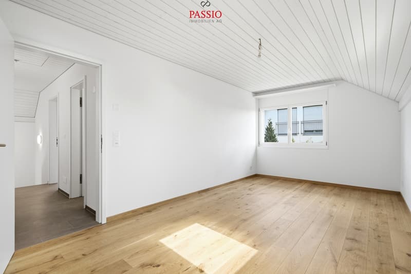 Exklusives 6.5-Zimmer-Doppeleinfamilienhaus mit grosszügigem Garten (9)