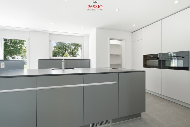 Exklusives 6.5-Zimmer-Doppeleinfamilienhaus mit grosszügigem Garten (7)