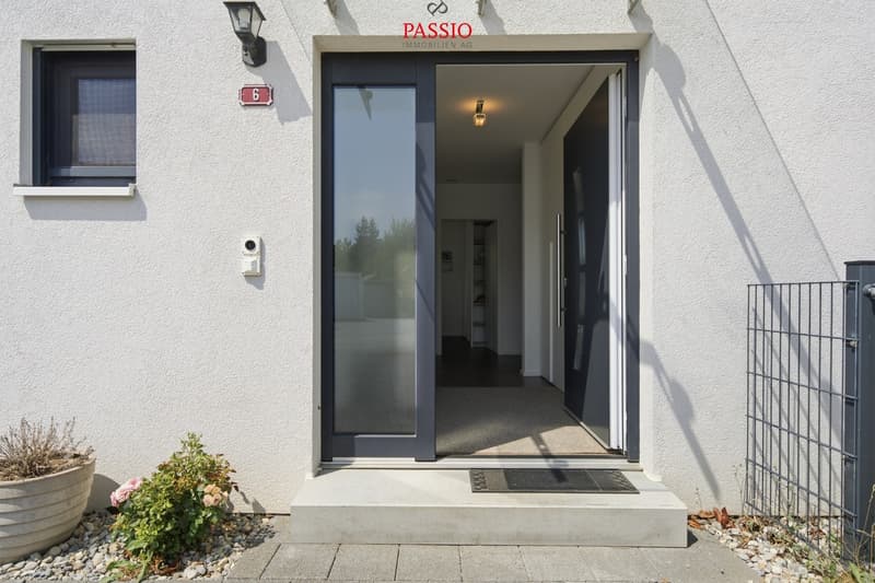 Modernes 5.5-Zimmer-Familienhaus mit traumhaftem Garten (3)