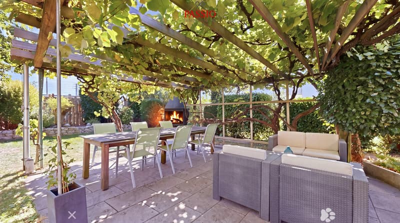 Stilvolles Ein- oder Zweifamilienhaus mit Gartenparadies und Potenzial (2)