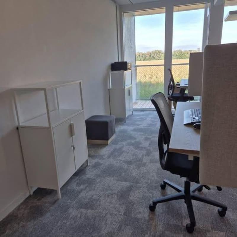 Place de coworking équipée à St-Aubin (FR) (11)