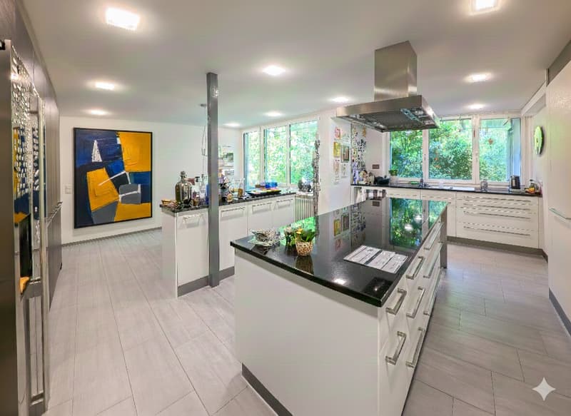Wunderschöne und grösszügige Villa mit grosser Poolanlage (9)