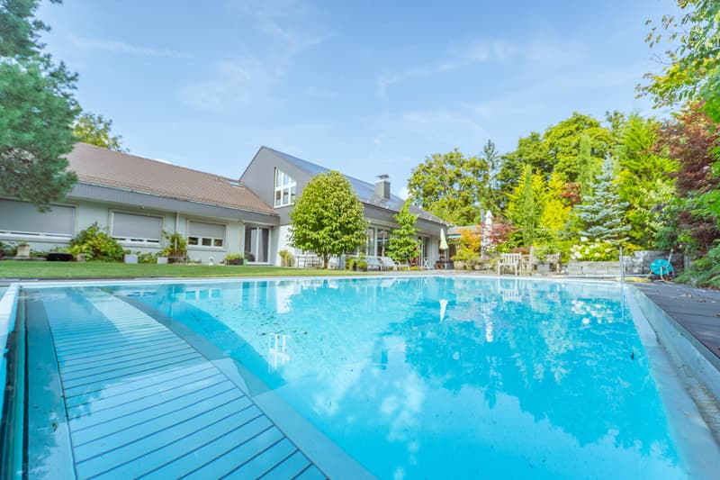 Wunderschöne und grösszügige Villa mit grosser Poolanlage (3)