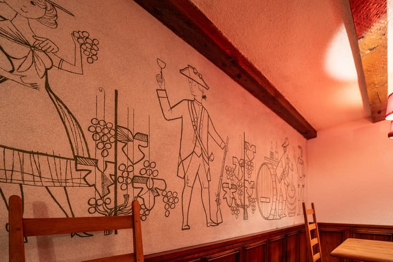 Wunderschöne und grösszügige Villa mit grosser Poolanlage (13)