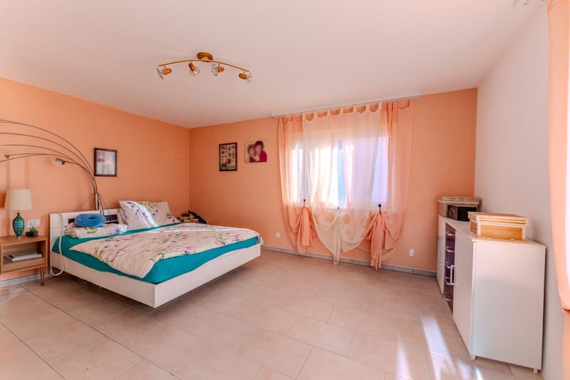 Grosses Schlafzimmer 1.OG