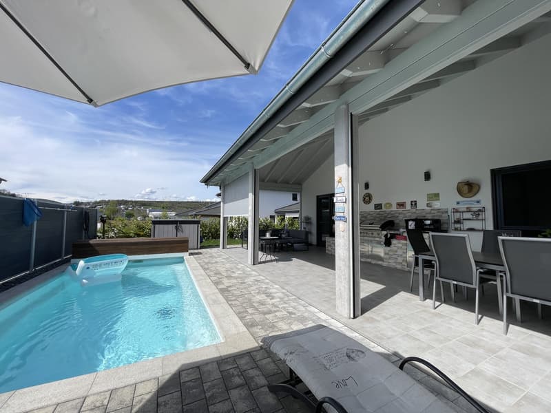Ampio e luminoso Modern Luxury Bungalow nel verde (5)
