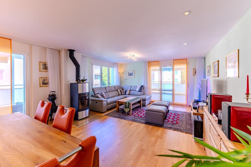 Helle und grosszügige 4.5-Zimmer-Wohnung im Zentrum (3)