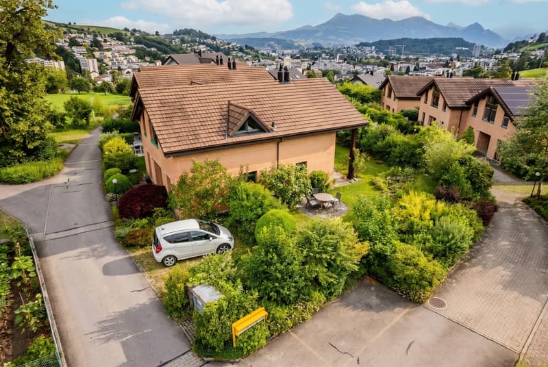 Freistehendes Einfamilienhaus mit grossem Garten an ruhiger Wohnlage (5)
