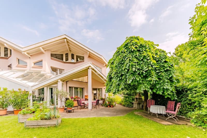 Geräumiges Doppeleinfamilienhaus mit Traumgarten zum Verlieben an zent (2)