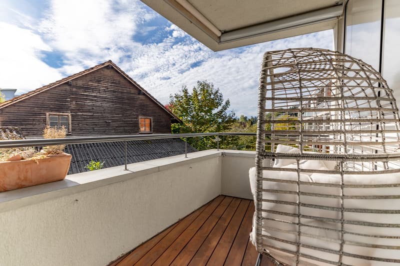 Moderne 4.5-Zimmer-Wohnung mit grosser Dachterrasse und Loggia an zent (11)