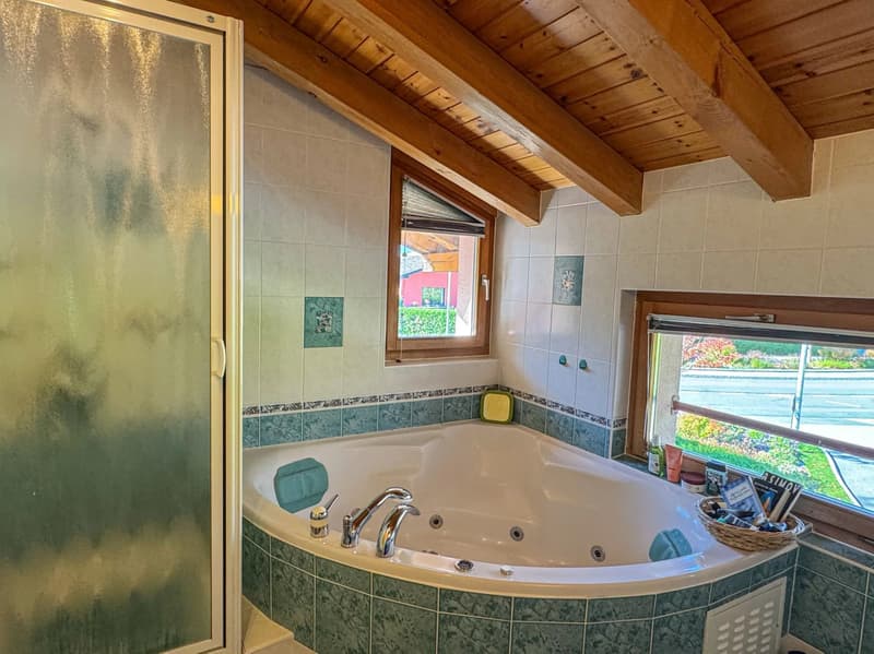 Villa de charme avec bel extérieur (8)