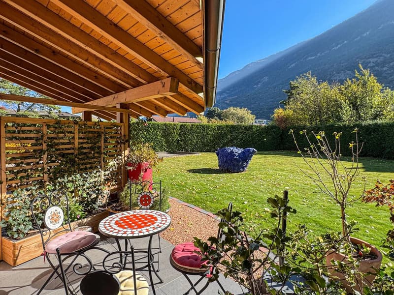 Villa de charme avec bel extérieur (10)