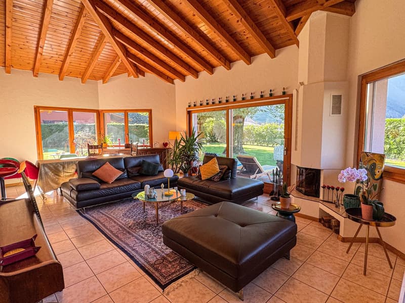 Villa de charme avec bel extérieur (3)