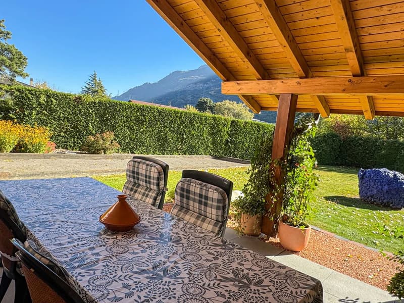 Villa de charme avec bel extérieur (9)