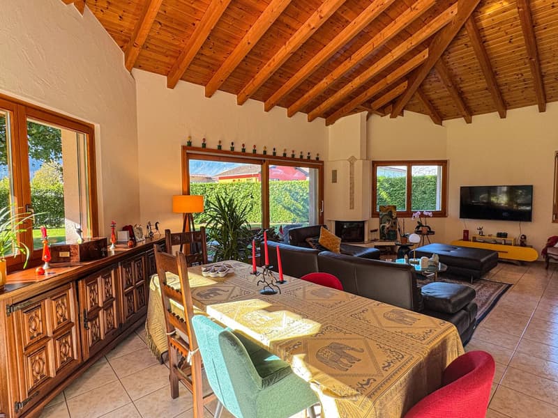 Villa de charme avec bel extérieur (5)