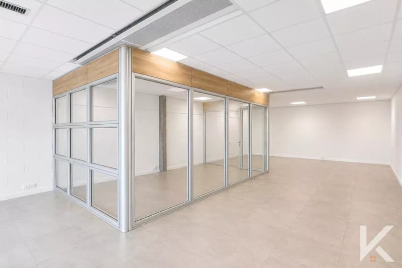 Bureau idéalement situé à Monthey (2)