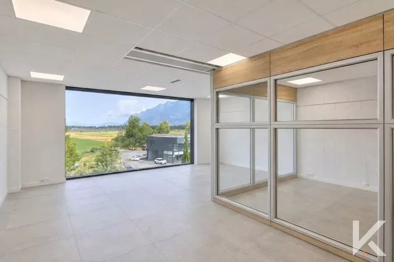 Bureau idéalement situé à Monthey (1)