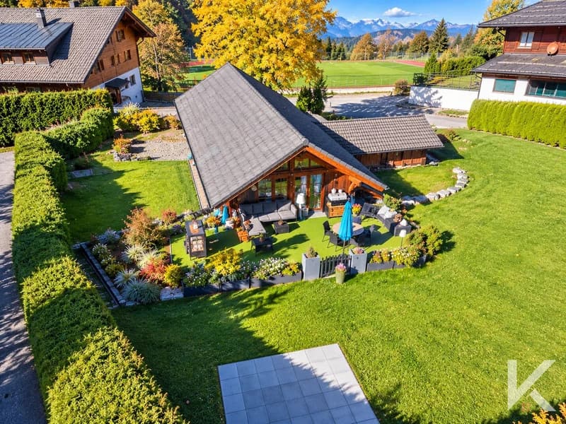 Un chalet d'exception à Villars sublimée par une rénovation raffinée (3)