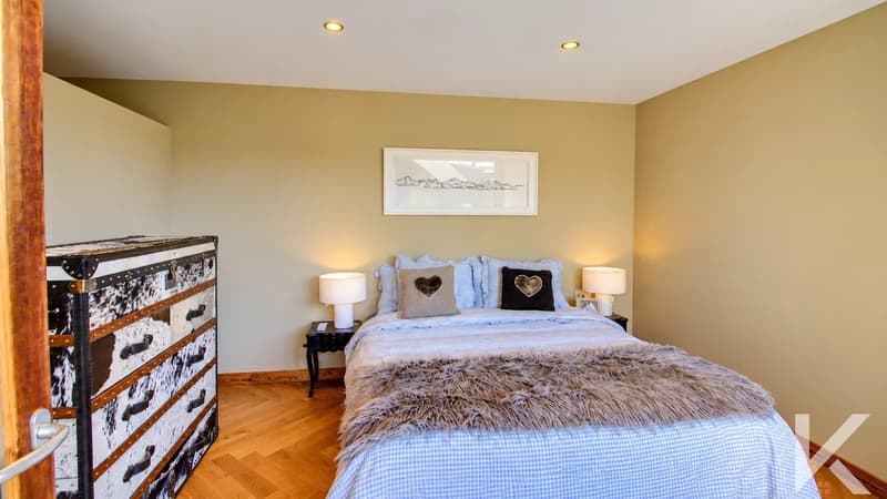 Un chalet d'exception à Villars sublimée par une rénovation raffinée (13)