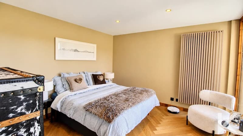 Un chalet d'exception à Villars sublimée par une rénovation raffinée (11)
