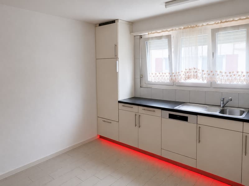 Helle 4.5-Zimmer-Wohnung mit Balkon und schöner Aussicht in Wangen bei Olten (4)