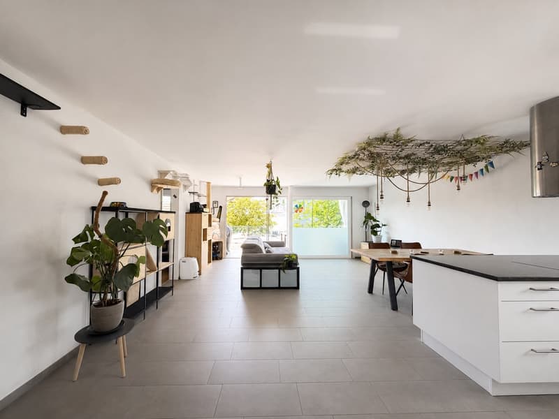 Helle 4.5-Zimmer-Wohnung mit Balkon und schöner Aussicht in Kestenholz (3)