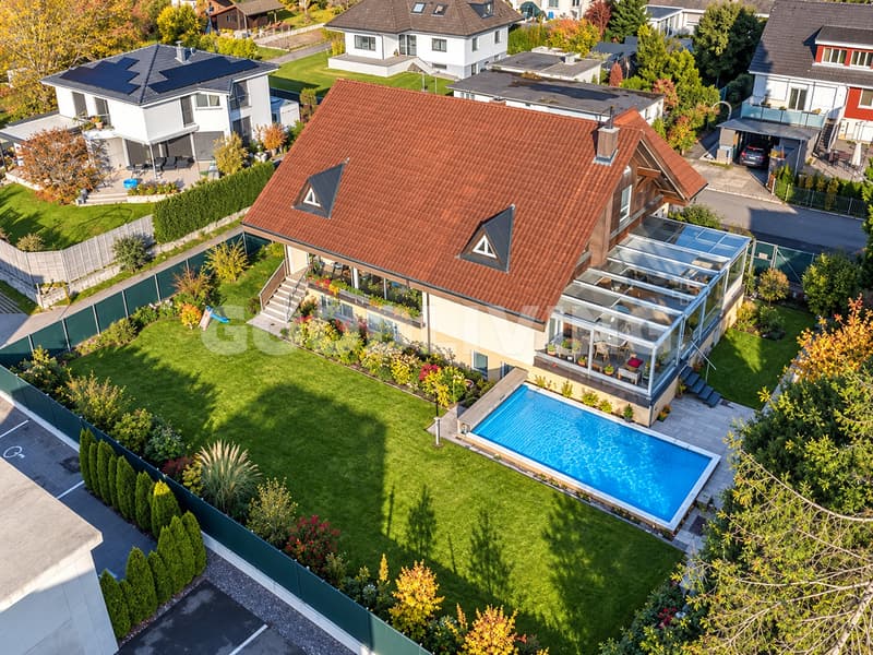 Exklusive Villa mit drei Wohneinheiten, privatem Pool und traumhafter Aussicht im Hölzi-Quartier (2)