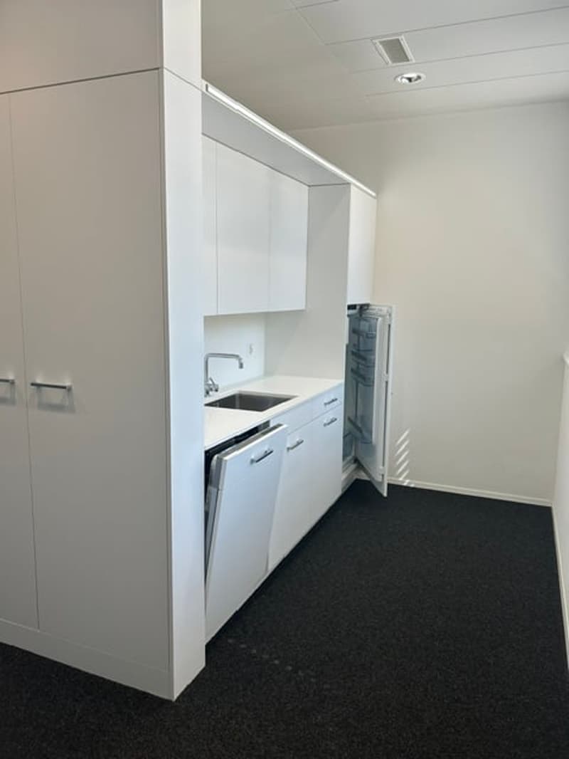 Attraktive Erdgeschoss-Bürofläche mit optimaler Kundenpräsenz (2)