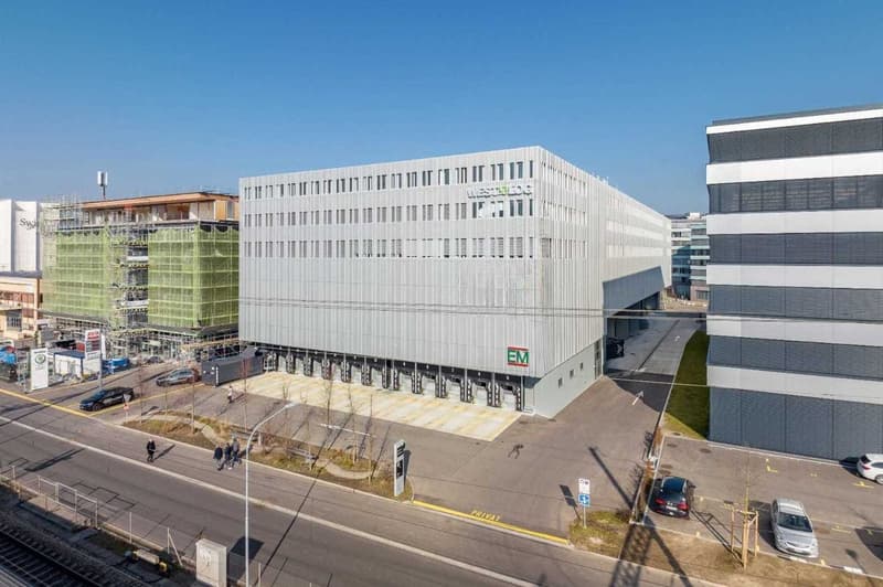Einziehen & durchstarten – hochwertige Bürofläche im West-Log (2)