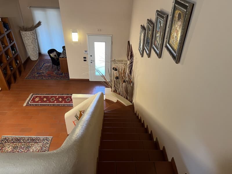 VILLA PRESTIGIOSA CON AMPIO GIARDINO E PISCINA (10)