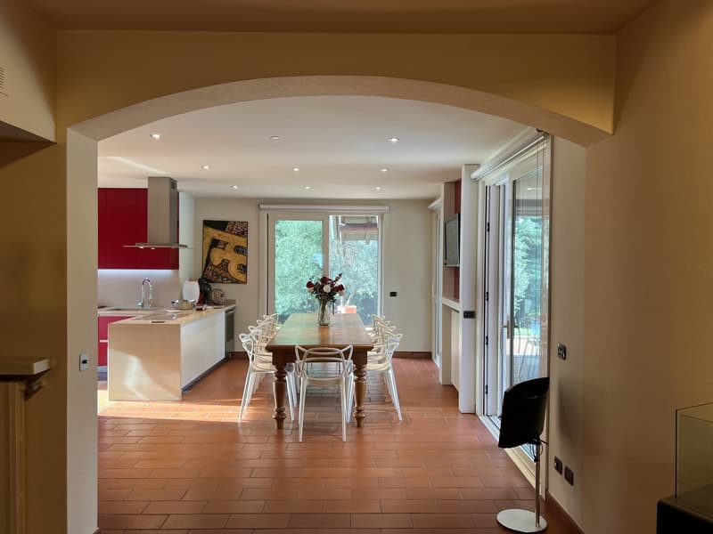 VILLA PRESTIGIOSA CON AMPIO GIARDINO E PISCINA (4)