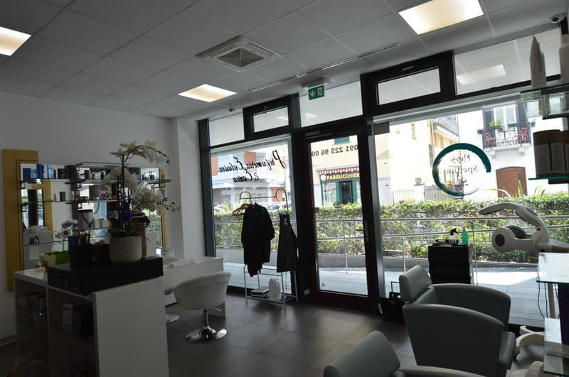 INTERESSANTE LOCALE COMMERCIALE AL PIANTERRENO CON VETRINE (3)